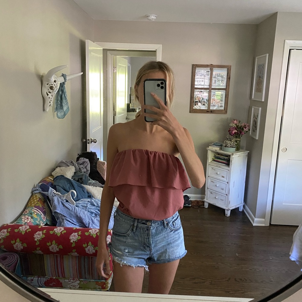 sleeveless top